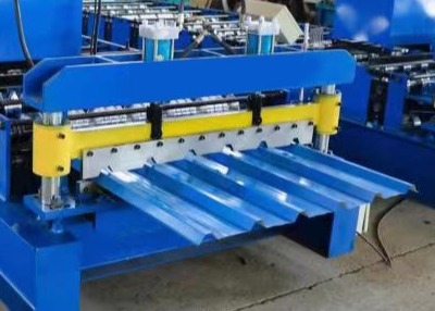 Αλουμίνιο 6 πλευρά 0.5mm ζαρωμένο κεραμίδι στεγών που κατασκευάζει τη μηχανή την υψηλή ικανότητα