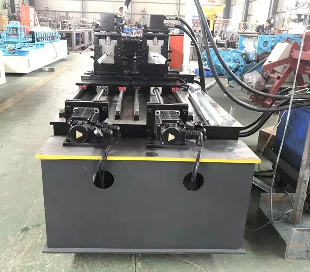 Ελαφρύς μετρητής Keel C U OMEGA Stud And Track Roll Forming Machine Οροφή Τραπέζι Πίεση U Stud C κανάλι