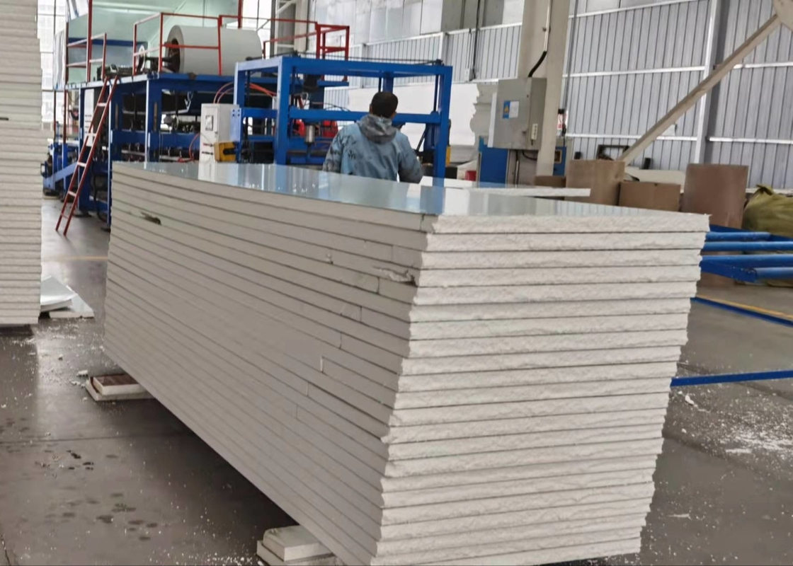 1 έτος εγγύηση PLC Sandwich Panel Roll Forming Machine με Flying Tracking Κόψιμο
