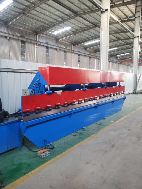 380V 50HZ κουμπί / πόδι ελεγχόμενη υδραυλική μηχανή κάμψης με κινητήρα 3KW και 3000mm Max