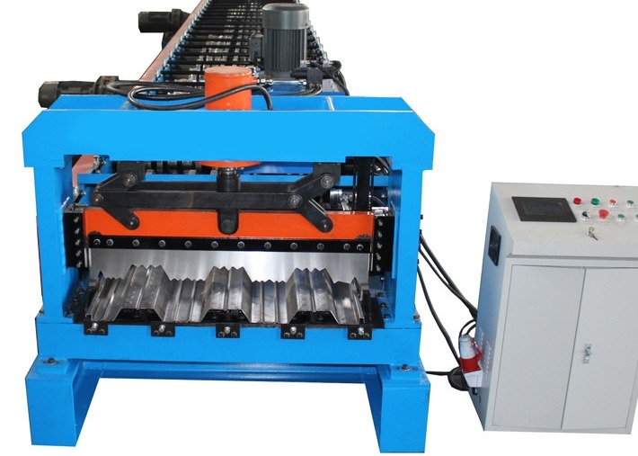 18-26 Σταθμός Ψυχρό Ζυγισμένο Ατσάλι Πίνακα Roll Forming Machine με υδραυλική κοπή