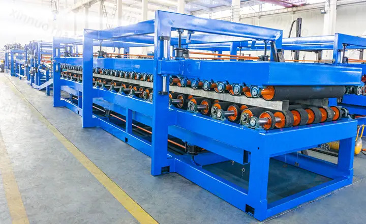 Πλήρως αυτόματη Eps Sandwich Panel Making Machine Sandwich Panel Roll Forming Machines Γραμμή παραγωγής