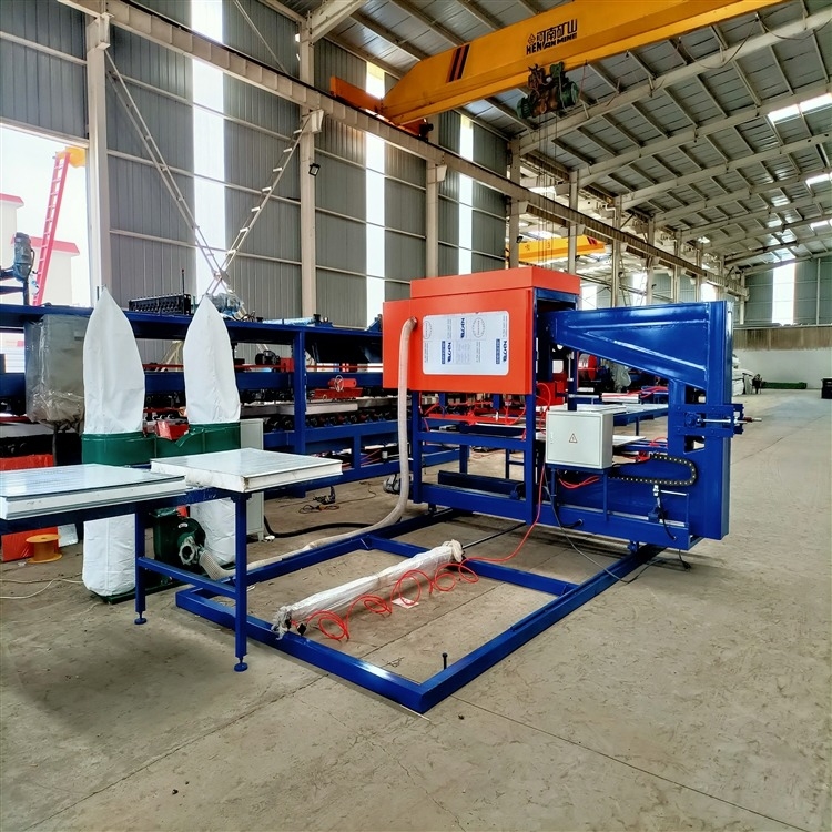 Σιδηροδρομική EPS / Rock Wool Sandwich Panel Production Wall / Roof Roll Forming Machine για την κατασκευή πλακιδίων φύλλου και συνολικό βάρος 30 τόνων