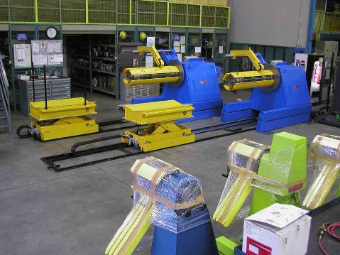 5 τόνος αυτόματο Decoiler για τις σπείρες χάλυβα υδραυλικές